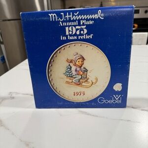 Vintage 1975 5th Annual MJ Hummel Collectors Plate HM268